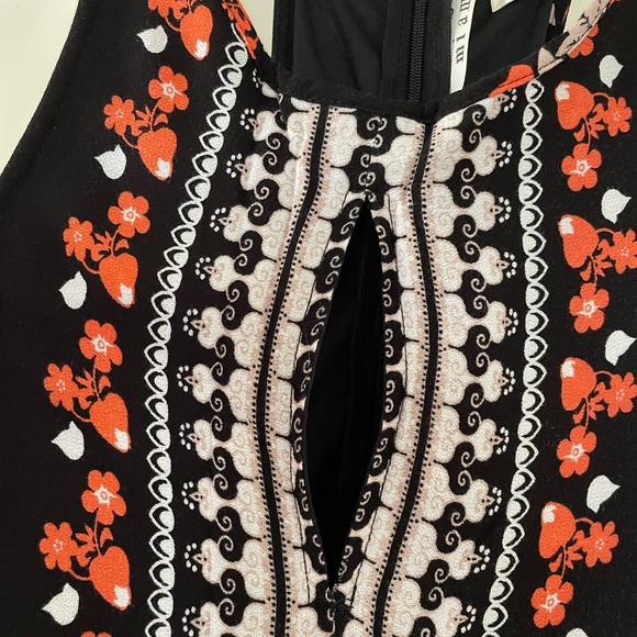 Short Keyhole Dress - Picture 4 of 7